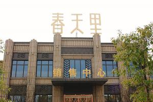 商場(chǎng)外墻廣告巨幅是什么材質(zhì)？