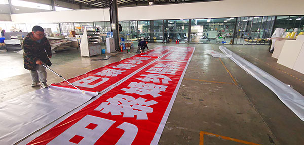 成都廣告噴繪布尺寸太大如何拼接？