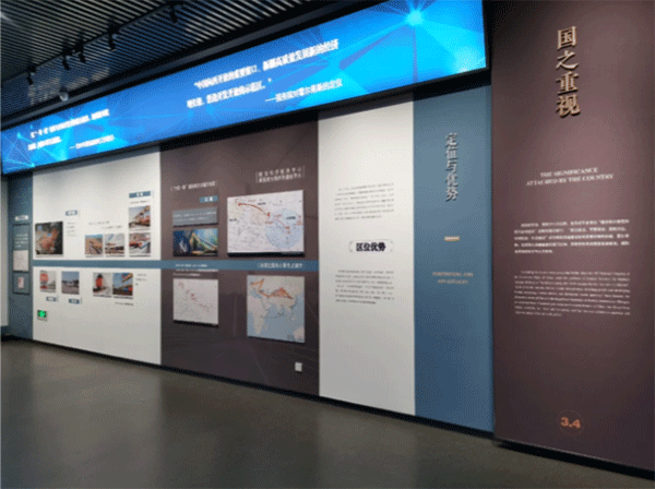 宣絨布加極窄型材展板，亞克力立體字