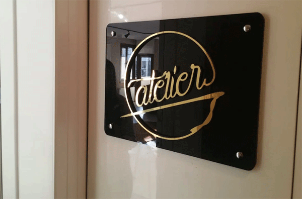 亞克力發(fā)光字打造醒目廣告牌，讓人久久難忘