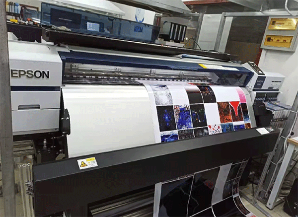 UV噴繪寫(xiě)真機(jī)的優(yōu)勢(shì)有哪些？噴墨技術(shù)解決方案
