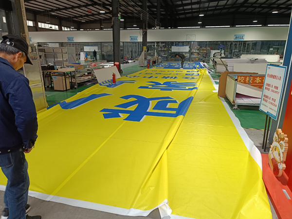 網(wǎng)格布噴繪效果怎么樣？制作工藝要點(diǎn)核心優(yōu)勢(shì)